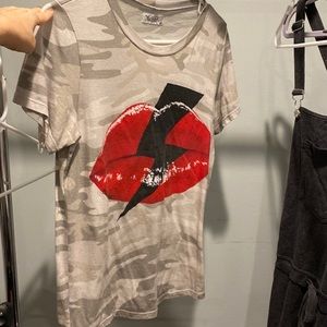 Lauren moshi t size small